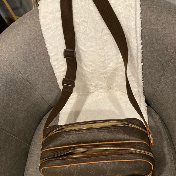 Louis Vuitton Monogram Reporter PM Messenger Shoulder Handbag - Picture 10 of 13